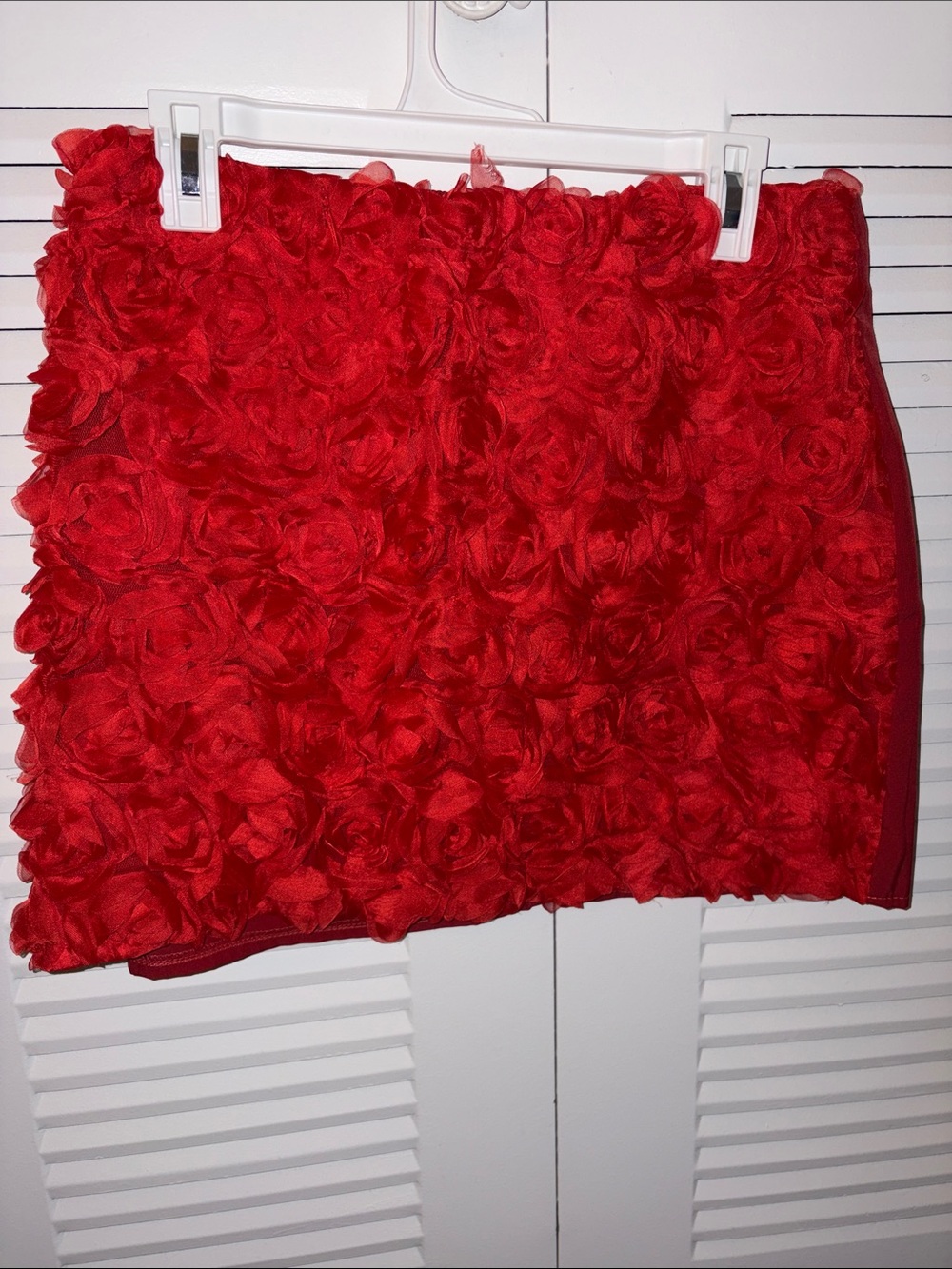 SHEIN Red Floral Rosette Mini Skirt